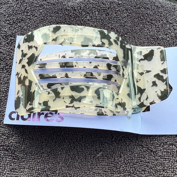 Claire's Flat Back Hair Claw Black and Cream Patterned women’s girls - Picture 2 of 5
